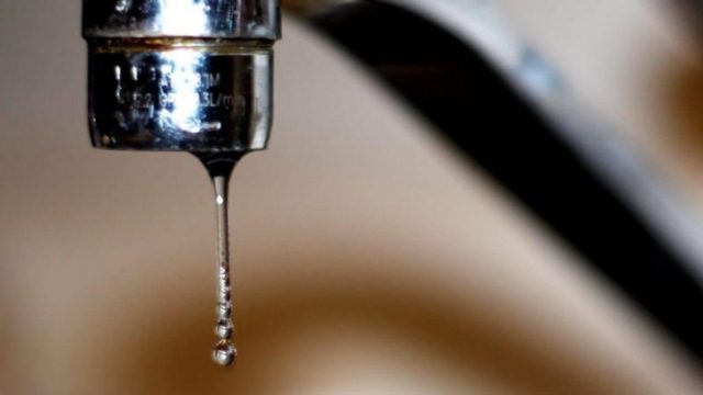 Στάζει η βρύση; Ο εύκολος τρόπος για να την φτιάξεις μόνος σου χωρίς να καλέσεις υδραυλικό