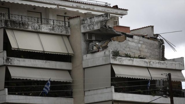 Μαρούσι: 84χρονος έπεσε από μπαλκόνι – Δίνει μάχη για να κρατηθεί στη ζωή