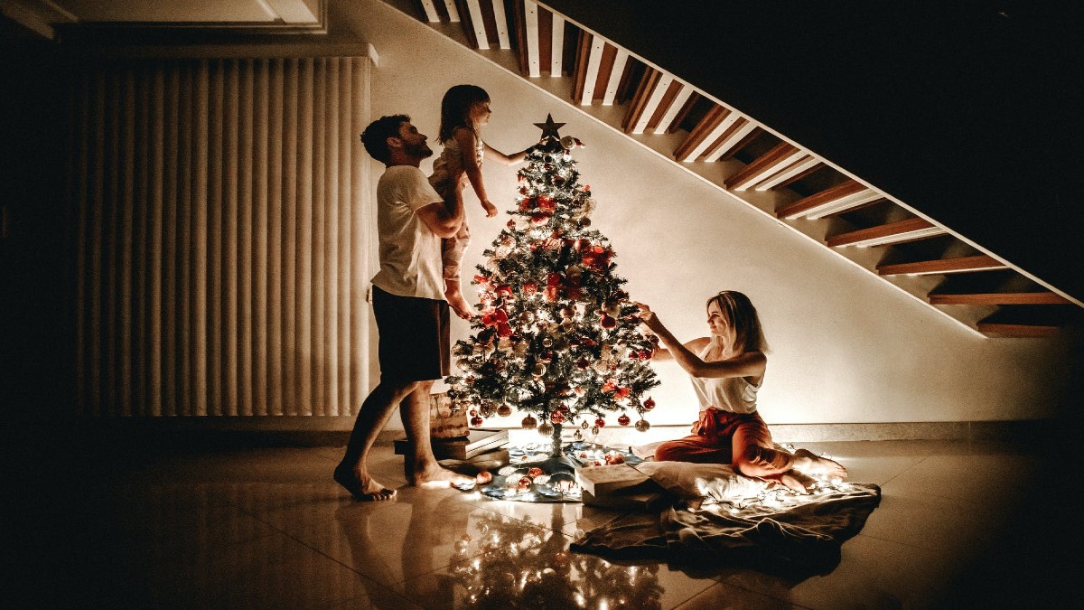 Πώς και πότε δημιουργήθηκαν τα λαμπάκια χριστουγεννιάτικου δέντρου;