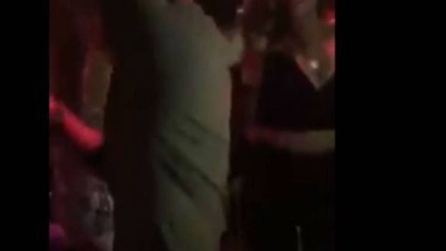 Μας “έπεσε το σαγόνι”: Καλλονή δημοσιογράφος χορεύει τσιφτετέλι και κολάζει τους πάντες
