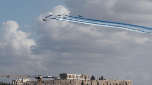Rafale: Επίσημη υποδοχή των μαχητικών με Μητσοτάκη στην Τανάγρα και πτήση πάνω από την Ακρόπολη