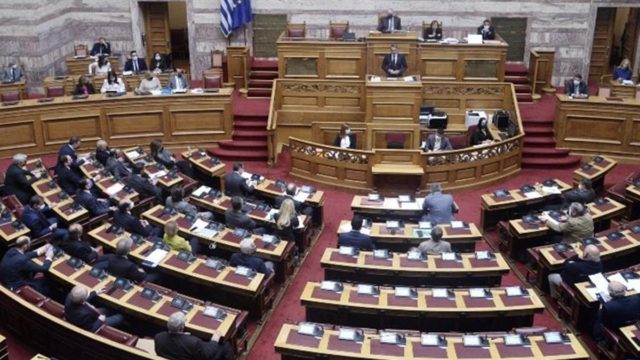 Κορωνοϊός – Βουλή: Τα κρούσματα και οι ανεμβολίαστοι βουλευτές