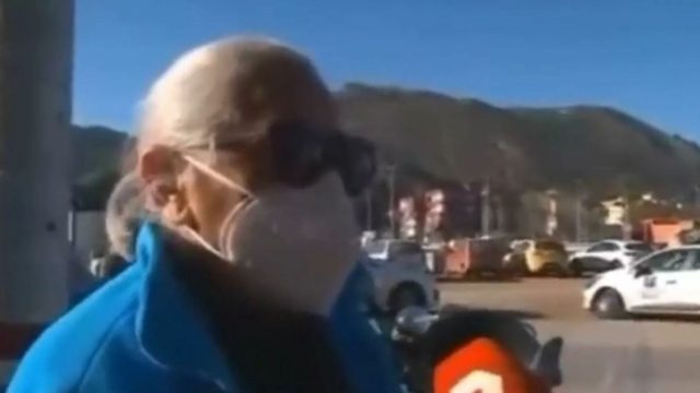 Μπέρδεψε τις ουρές και περίμενε δύο ώρες για εμβόλιο σε σειρά για…αγώνα (video)
