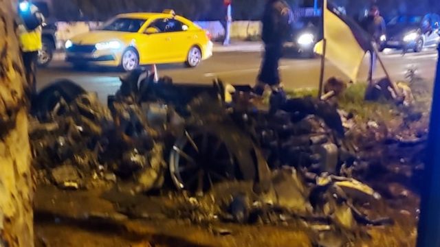 Τροχαίο στη Βούλα: Νεκρός ο αδερφός της βουλευτή Κατερίνας Μονογυιού – Η στιγμή που η Ferrari τυλίγεται στις φλόγες (video)