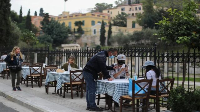 Κορωνοϊός – Περιοριστικά μέτρα: Πάμε για ανατροπή με μουσική, εστίαση και γήπεδα – Σήμερα (19/1) η απόφαση