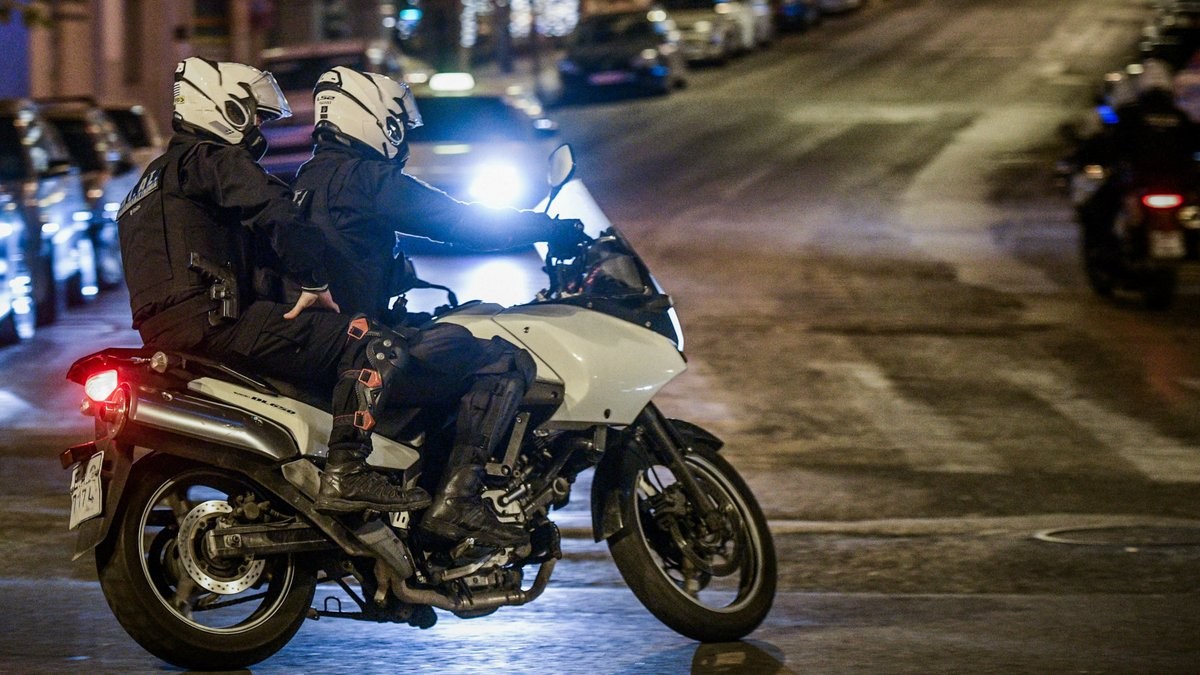 Τρόμος στο Χαϊδάρι: Κρυμμένο οπλοστάσιο πατέρα και γιου στο αυτοκίνητό τους – Απίστευτα ευρήματα