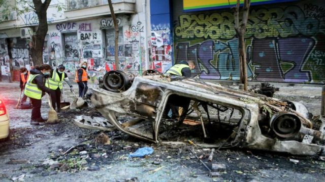 Νύχτα τρόμου στο κέντρο της Αθήνας: Ξύπνησαν με εμπρησμούς τεσσάρων αυτοκινήτων οι κάτοικοι του Κολωνακίου