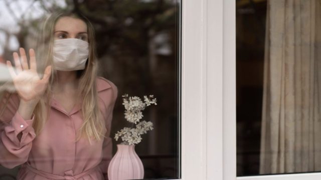 Κορωνοϊός – Μεγάλη ανατροπή: Ανεπαρκής η πενθήμερη καραντίνα – Μετάδοση μέχρι και 10 μέρες μετά