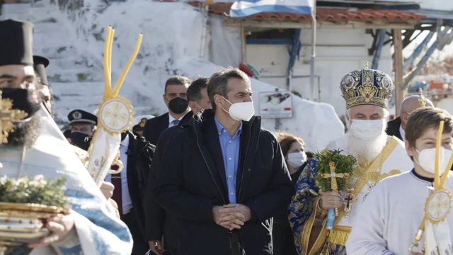 Μητσοτάκης για Θεοφάνεια: “Καλή φώτιση στους συμπολίτες μας που είναι ανεμβολίαστοι”