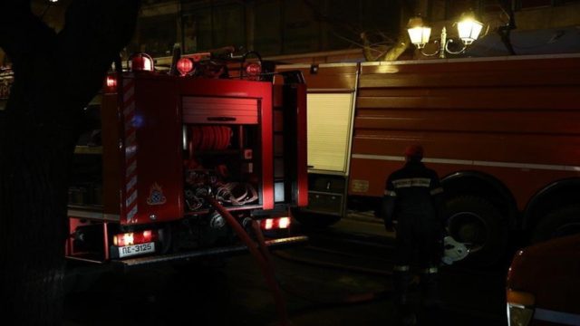 Συναγερμός στην Νέα Ερυθραία: Φωτιά σε διαμέρισμα – Τέσσερα άτομα στο νοσοκομείο με εγκαύματα (video)