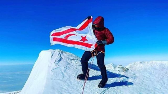Νεκρός ο Τουρκοκύπριος που τοποθέτησε τη σημαία του ψευδοκράτους στην Ανταρκτική