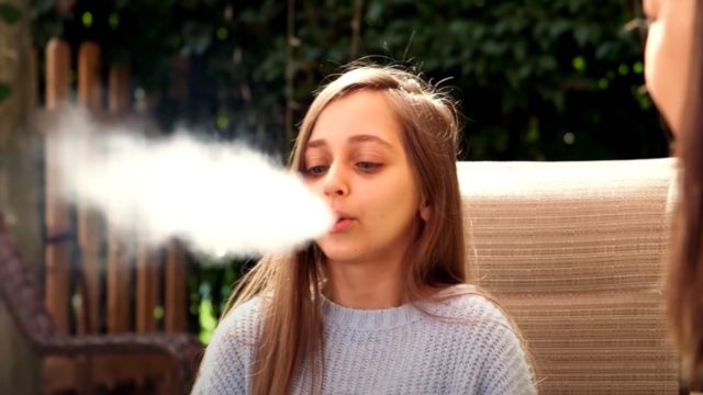 Η απίστευτη ιστορία μιας 22χρονης που είναι “παγιδευμένη” σε σώμα 8χρονης (photos-video)