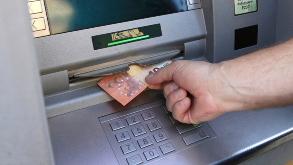 Τεράστια προσοχή στα ΑΤΜ: Έτσι σας κλέβουν 1.000 ευρώ σε ένα λεπτό!