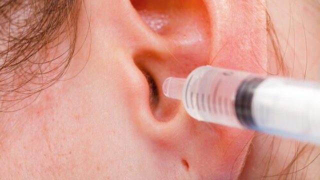 Κερί στα αυτιά; 3+1 φυσικοί τρόποι για να τα καθαρίσετε γρήγορα και με ασφάλεια