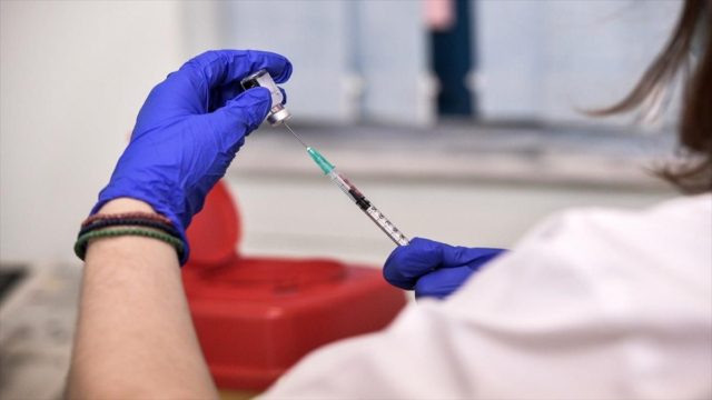 Κορωνοϊός: Οδηγίες από τους παιδιάτρους για τον εμβολιασμό των παιδιών – Τι να προσέξετε