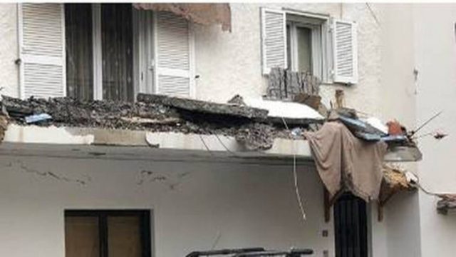 Αδιανόητες εικόνες: Κατέρρευσε μπαλκόνι στο Ηράκλειο – “Από θαύμα δεν θρηνήσαμε θύματα”