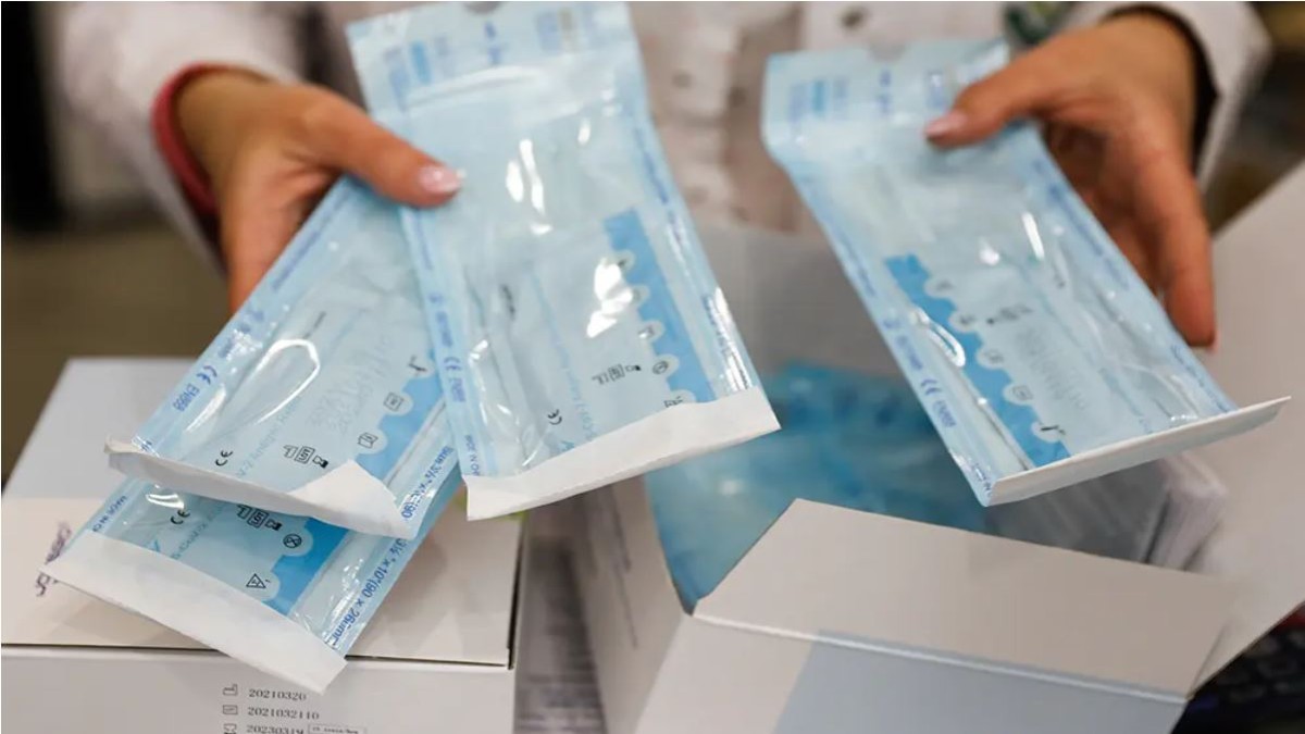 Κορωνοϊός – Self tests: Ξεκινά η διάθεσή τους για μαθητές και εμβολιασμένους εκπαιδευτικούς – Το χρονικό διάστημα και η διαδικασία (video)