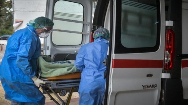 Κορωνοϊός: “Μαύρο” 24ωρο με 115 νεκρούς – Ψηλά και πάλι κρούσματα και διασωληνωμένοι