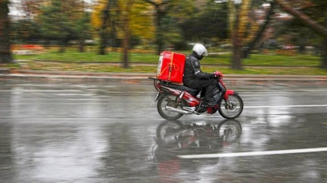 Αίσχος και αηδία στην Πάτρα: Διανομέας αυνανιζόταν ενώ παρέδιδε καφέ – Γδύθηκε μπροστά σε πελάτισσα