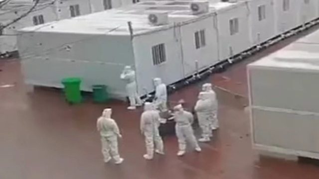 Παγκόσμιο σοκ με τα βίντεο στα «στρατόπεδα καραντίνας» της Κίνας: Έγκυες και παιδιά σε κοντέινερ