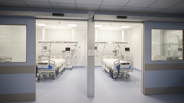 Κορωνοϊός: Πλησίασαν ξανά τους 100 οι νεκροί – Σημαντική πτώση στα κρούσματα