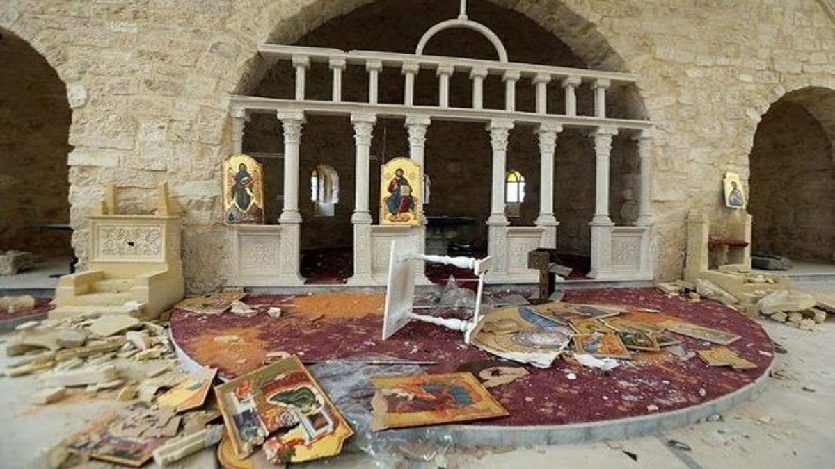 Πρωτοφανείς βανδαλισμοί σε εκκλησίες όλης της χώρας – Τι “βλέπουν” οι Αρχές πίσω από τις επιθέσεις (photos)