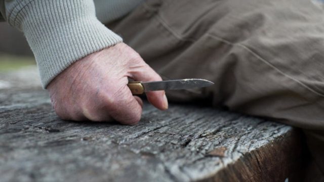Οργή και αηδία: Ο δράστης της Αργυρούπολης είχε μαχαιρώσει την πρώην σύζυγό του – Χαροπαλεύει η 40χρονη που ξυλοκοπήθηκε (video)
