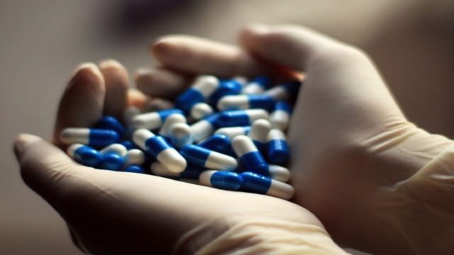 Κορωνοϊός: Τι αλλάζει με τα αντιικά χάπια – Με ποια προϋπόθεση το παίρνει ο ασθενής (video)