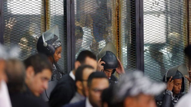 Revenge porn στην Αίγυπτο: Αυτοκτόνησε έφηβη επειδή την εκβίαζαν με ερωτικές φωτογραφίες