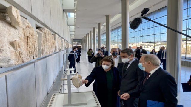 Επέστρεψαν στο Μουσείο της Ακρόπολης 10 μάρμαρα του Παρθενώνα – Το μήνυμα Μητσοτάκη