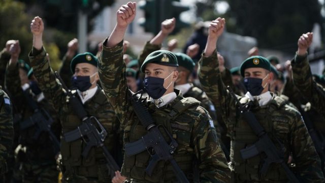 “Χαμόγελα” στις Ένοπλες Δυνάμεις – Ανακοίνωση Μητσοτάκη: Τα επιδόματα των ένστολων που απαλλάσσονται από κάθε φόρο (video)