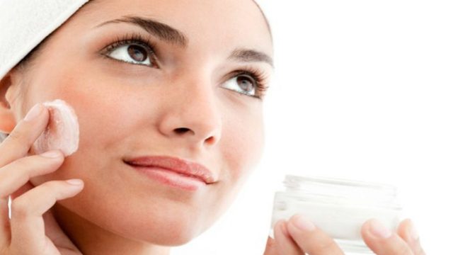 Γίνε 20 χρόνια νεότερη με αυτή τη σπιτική αντιρυτιδική κρέμα με ελαιόλαδο και άλλα 2 υλικά