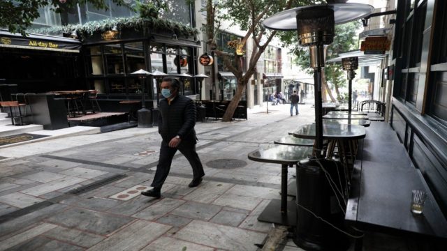 Κορωνοϊός: Συνεδρίασε η Επιτροπή των Εμπειρογνωμόνων – Αυτή είναι η εισήγηση για τα μέτρα αναχαίτισης της Όμικρον