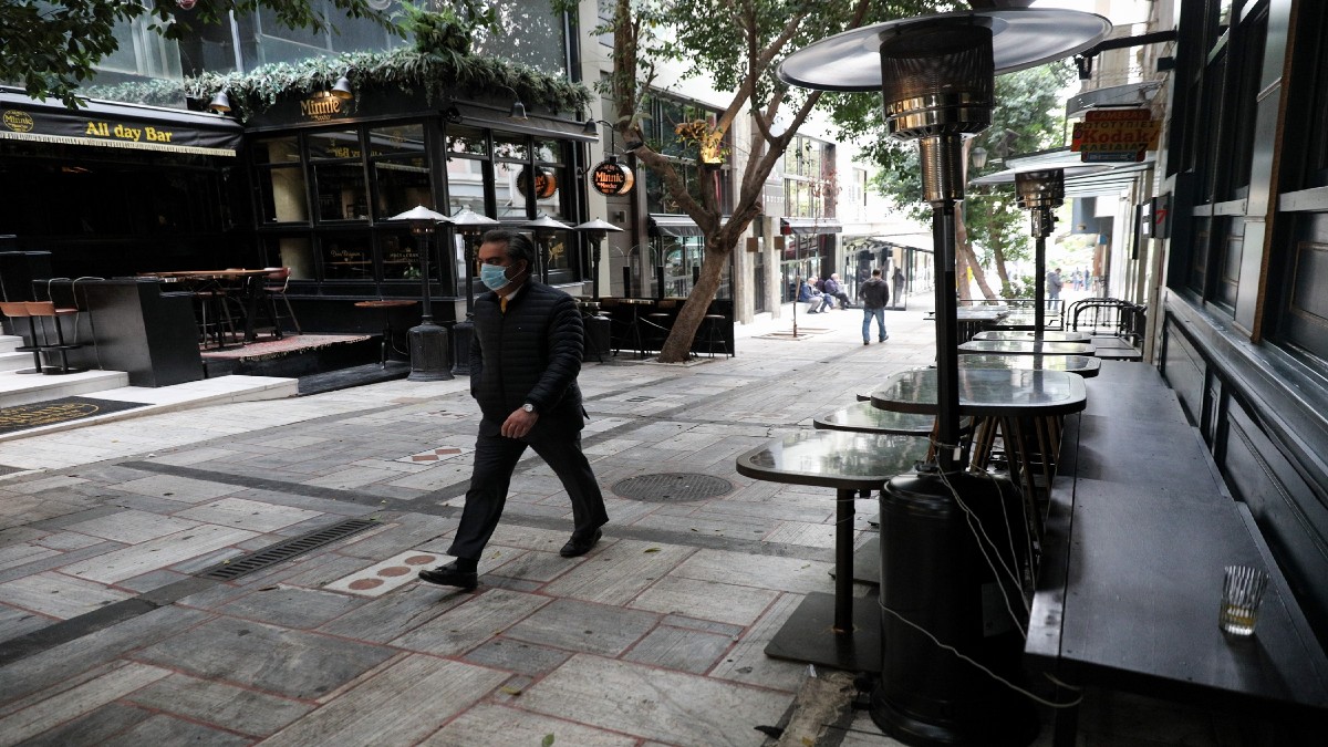 Κορωνοϊός: Συνεδρίασε η Επιτροπή των Εμπειρογνωμόνων – Αυτή είναι η εισήγηση για τα μέτρα αναχαίτισης της Όμικρον