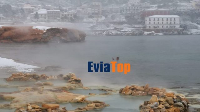 Κακοκαιρία “Ελπίδα” – Δεν καταλαβαίνει τίποτα: Τολμηρός χειμερινός κολυμβητής στην Εύβοια κάνει μπάνιο στους -3 βαθμούς