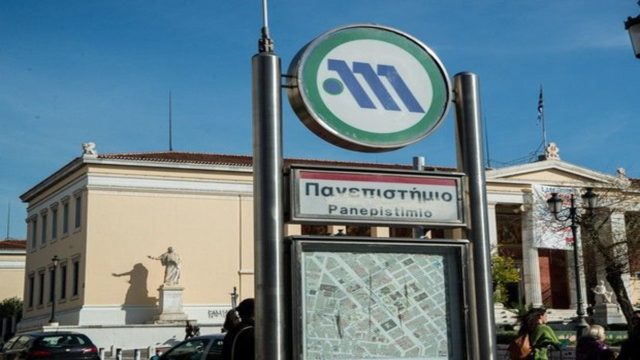 Σοκ στο “Πανεπιστήμιο” – Άνδρας έπεσε στις γραμμές του μετρό
