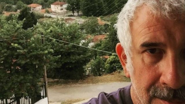 Η περιουσία του Πέτρου Φιλιππίδη: Οι τριώροφες μεζονέτες με θέα στη θάλασσα που βγαίνουν σε πλειστηριασμό
