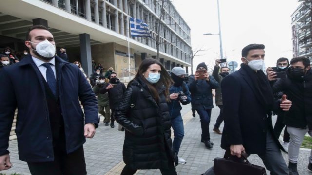Υπόθεση βιασμού στη Θεσσαλονίκη: Ολοκληρώθηκε η κατάθεση της Γεωργίας – Νέα αποδεικτικά στοιχεία προσκόμισε η 24χρονη (video)