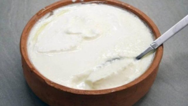 Μόλις δείτε τι μπορείτε να κάνετε με το ληγμένο γιαούρτι σίγουρα δε θα το ξαναπετάξετε