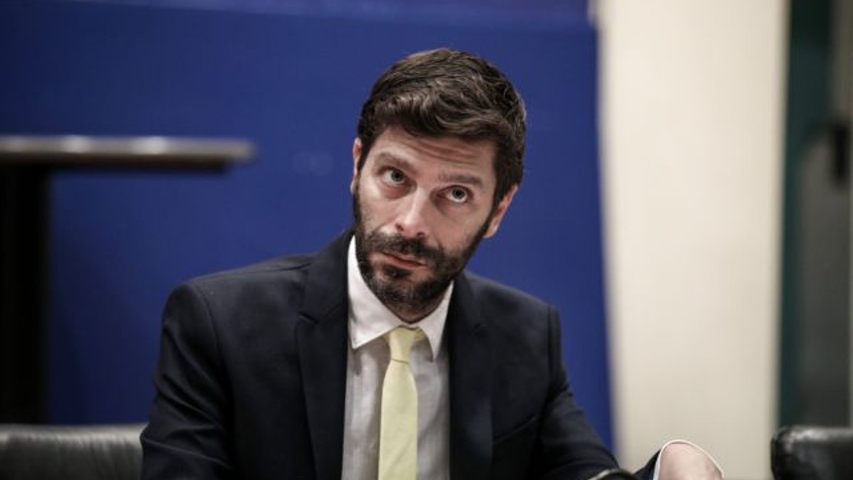 Δύσκολες ώρες για τον Νικόλα Γιατρομανωλάκη – Η περιπέτεια με την υγεία του