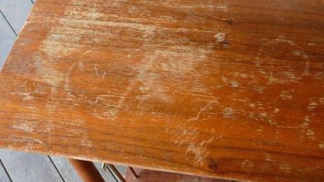 2+1 έξυπνα τρικς για να καλύψετε τις γρατζουνιές στα ξύλινα έπιπλα