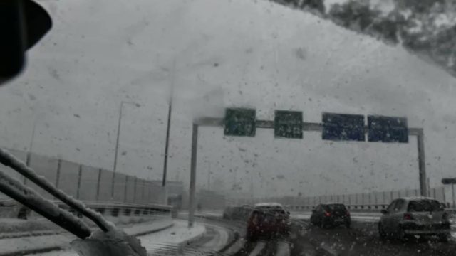 Έκλεισε η Κατεχάκη από τον χιονιά – Χάος και στη Μεσογείων