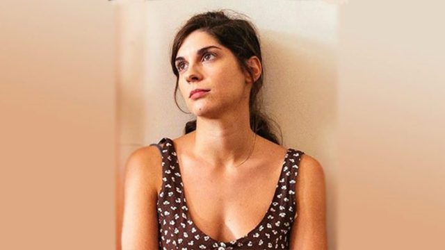 Όλα στη φόρα: Η γυμνή σκηνή της κόρης του Γιάννη Μπέζου (photos+video)