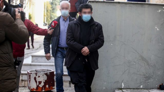 Ο δικηγόρος του ιερέα κατηγορεί την ανήλικη: «Έχει ψυχολογικά προβλήματα – Εκείνη έστειλε μήνυμα σεξουαλικού περιεχομένου»