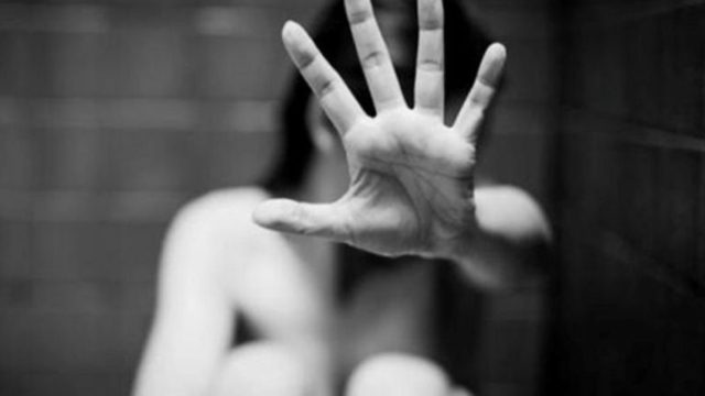 Υπόθεση βιασμού στη Θεσσαλονίκη: Το χάπι στυτικής λειτουργίας και τα κλειδιά – Τα ευρήματα στο δωμάτιο και το μήνυμα της 24χρονης