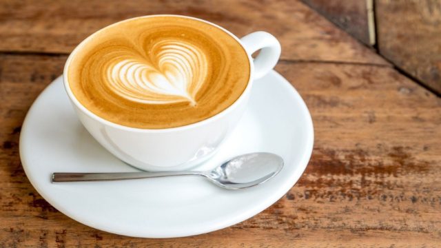 Κι όμως όσοι συνηθίζουν να πίνουν έτσι τον καφέ τους αδυνατίζουν πιο εύκολα!