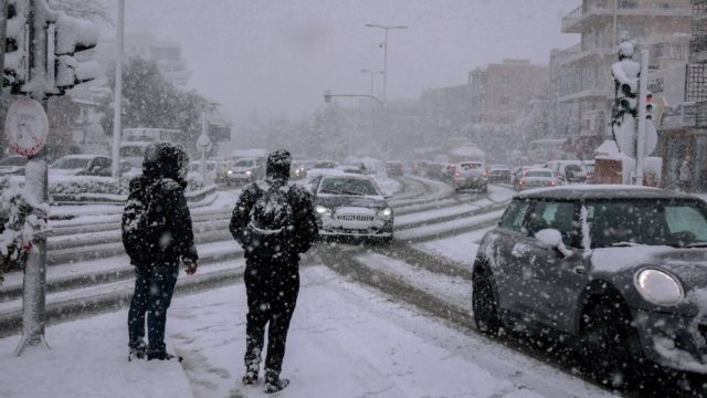 Κακοκαιρία Ελπίδα: Σε ποιες περιοχές θα ισχύσει γενική αργία – Τι θα συμβεί με τηλεκπαίδευση και ΜΜΜ
