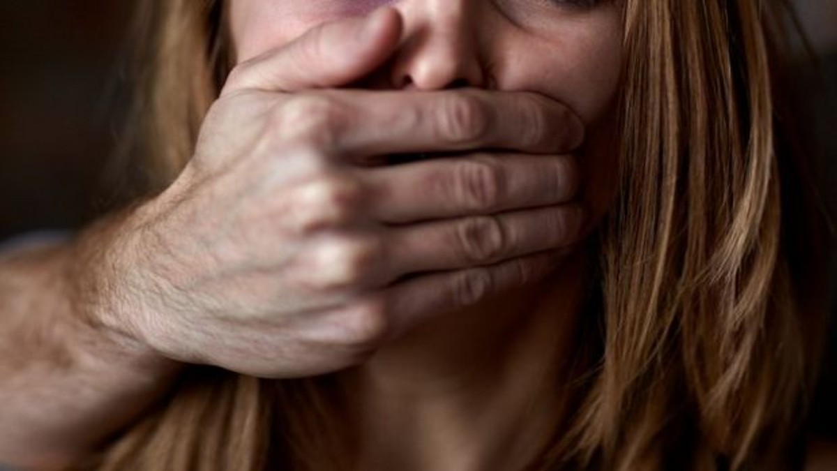 Υπόθεση βιασμού – Θεσσαλονίκη: Εμπλέκουν και ονόματα αθλητών – Δέχεται συνεχείς απειλές για τη ζωή της η 24χρονη (video)