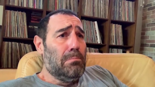Κόλαφος ο Αντώνης Κανάκης: Η προσωπική αποκάλυψη για το «ξύλο» σε μπαρ της Θεσσαλονίκης
