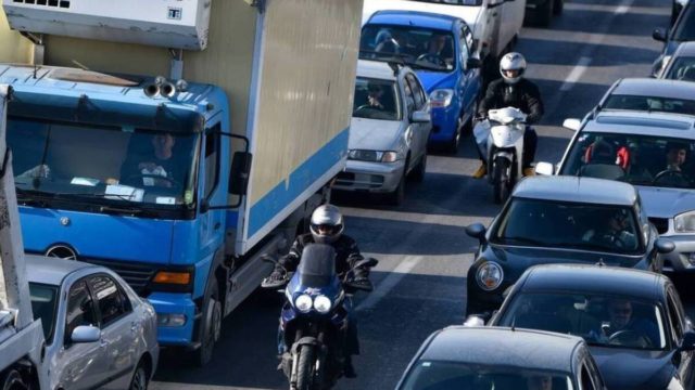 Καραμπόλα στην Αττική Οδό: Ουρές χιλιομέτρων